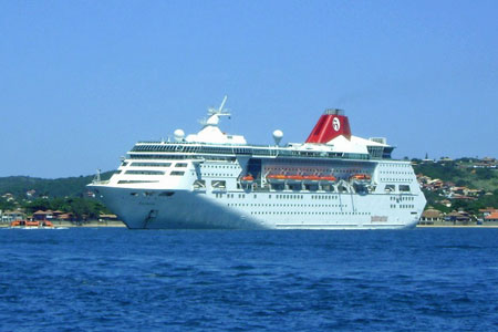 Empress (Pullmantur) - Photo:  Daniel Capella 27th March 2010