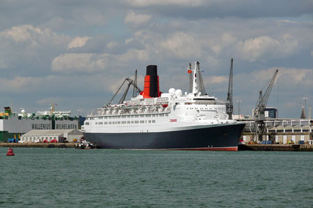 Queen Elizabeth 2- Cunard - www.simplonpc.co.uk - Photo: © Ian Boyle, 24th July 2007 