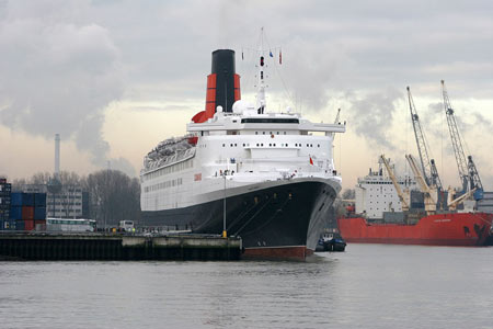 Queen Elizabeth 2- Cunard - www.simplonpc.co.uk - Photo: © Cees de Bijl 12th December 2007 