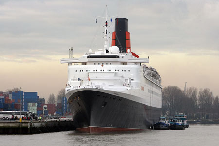 Queen Elizabeth 2- Cunard - www.simplonpc.co.uk - Photo: © Cees de Bijl 12th December 2007 