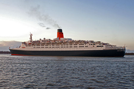 QE2  Final Departure 11/11/2008 - Photo: © 2008 Ian Boyle - www.simplonpc.co.uk