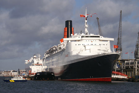 QE2  Final Departure 11/11/2008 - Photo: © 2008 Ian Boyle - www.simplonpc.co.uk