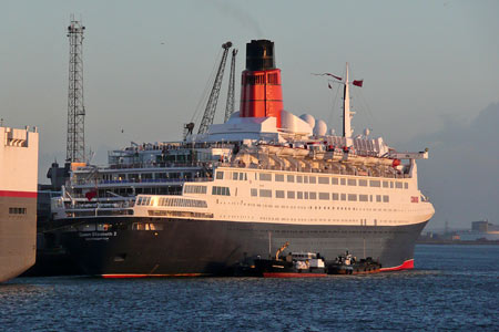 QE2  Final Departure 11/11/2008 - Photo: © 2008 Ian Boyle - www.simplonpc.co.uk