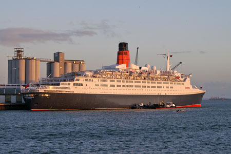 QE2  Final Departure 11/11/2008 - Photo: © 2008 Ian Boyle - www.simplonpc.co.uk