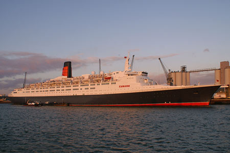 QE2  Final Departure 11/11/2008 - Photo: © 2008 Ian Boyle - www.simplonpc.co.uk