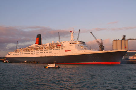 QE2  Final Departure 11/11/2008 - Photo: © 2008 Ian Boyle - www.simplonpc.co.uk