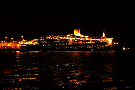 QE2  Final Departure 11/11/2008 - Photo: © 2008 Ian Boyle - www.simplonpc.co.uk