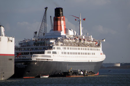 QE2  Final Departure 11/11/2008 - Photo: © 2008 Ian Boyle - www.simplonpc.co.uk