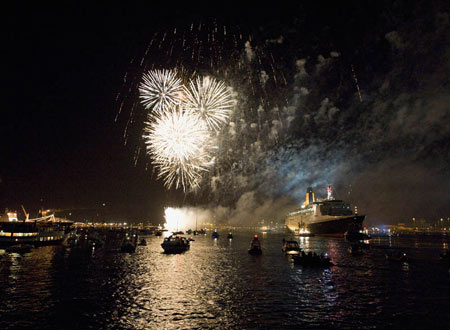 QE2  Final Departure 11/11/2008 - Photo: © 2008 Gary Davies - Maritime Photographic - http://www.maritimephotographic.co.uk/