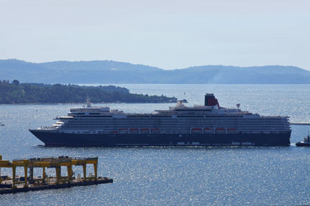 QUEEN ELIZABETH - Photo: © Sergio de Luyk, 15th August 2010