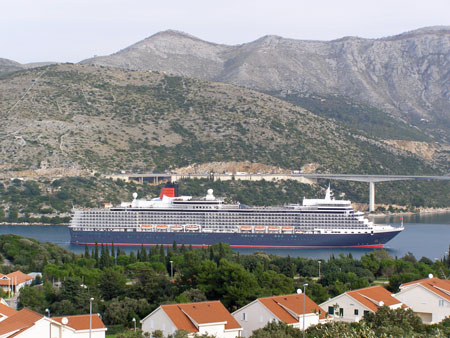 QUEEN ELIZABETH - Photo: © 2010 Ivo Batricevic - www.simplonpc.co.uk