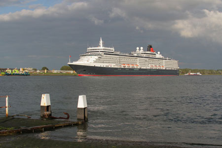 QUEEN ELIZABETH of 2010 - Cunard Line - www.simplonpc.co.uk