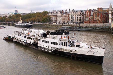 Queen Mary leaving the Thames - Photo:  Ian Boyle, 9th Novembe2009