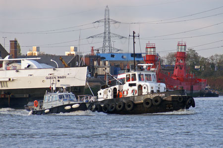 Queen Mary leaving the Thames - Photo: © Ian Boyle, 9th Novembe2009