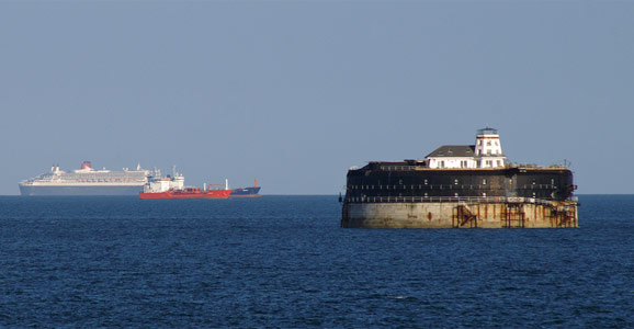 QUEEN MARY 2 - Photo: © Ian Boyle, 17th August 2009