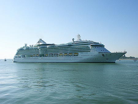 JEWEL OF THE SEAS - www.simplonpc.co.uk - Photo:  Ian Boyle, Harwich, 16th May 2004.