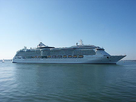 JEWEL OF THE SEAS - www.simplonpc.co.uk - Photo:  Ian Boyle, Harwich, 16th May 2004.