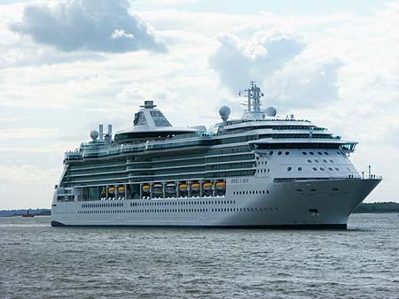 Jewel of the Seas leaving Harwich on July 4th 2004 (5th visit) - www.simplonpc.co.uk - Photo:  Ian Boyle.