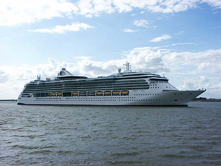 Jewel of the Seas leaving Harwich on July 4th 2004 (5th visit) - www.simplonpc.co.uk - Photo:  Ian Boyle.