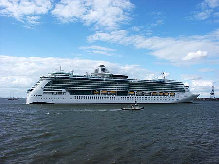 Jewel of the Seas leaving Harwich on July 4th 2004 (5th visit) - www.simplonpc.co.uk - Photo:  Ian Boyle.