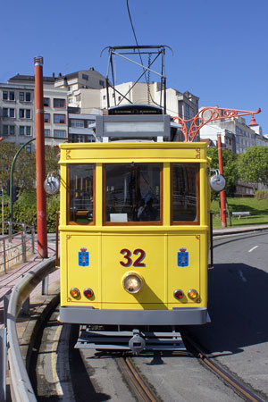 La Coruna Tram 32 - INDEPENDENCE OF THE SEAS Cruise - Photo: © Ian Boyle, 3rd April 2011 - www.simplonpc.co.uk