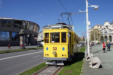 La Coruna Tram 32 - INDEPENDENCE OF THE SEAS Cruise - Photo: © Ian Boyle, 3rd April 2011 - www.simplonpc.co.uk