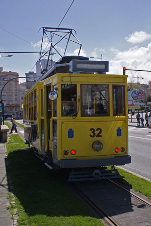 La Coruna Tram 32 - INDEPENDENCE OF THE SEAS Cruise - Photo: © Ian Boyle, 3rd April 2011 - www.simplonpc.co.uk