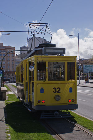 La Coruna Tram 32 - INDEPENDENCE OF THE SEAS Cruise - Photo: © Ian Boyle, 3rd April 2011 - www.simplonpc.co.uk