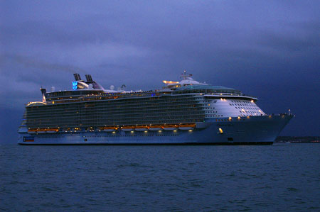 Oasis of the Seas - Photo: © Ian Boyle, 2nd November 2009