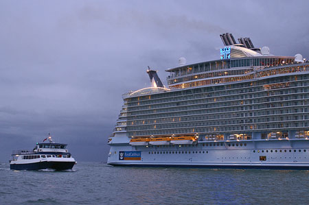 Oasis of the Seas - Photo: © Ian Boyle, 2nd November 2009