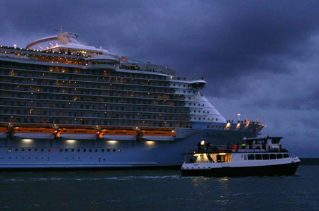 Oasis of the Seas - Photo: © Ian Boyle, 2nd November 2009