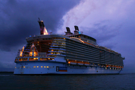 Oasis of the Seas - Photo: © Ian Boyle, 2nd November 2009