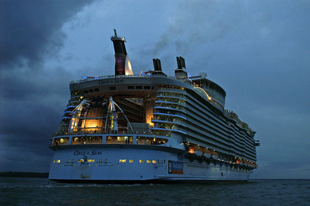 Oasis of the Seas - Photo: © Ian Boyle, 2nd November 2009