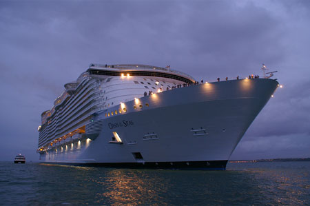 Oasis of the Seas - Photo: © Ian Boyle, 2nd November 2009