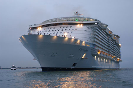 Oasis of the Seas - Photo: © Andrew Cooke, 2nd November 2009