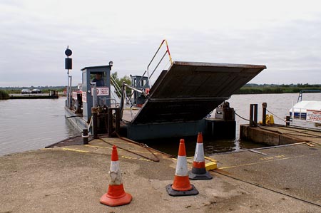 REEDHAM FERRY - Photo:  Ian Boyle, 5th September 2006 - www.simplonpc.co.uk