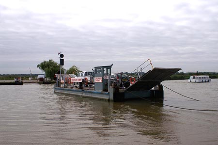 REEDHAM FERRY - Photo:  Ian Boyle, 5th September 2006 - www.simplonpc.co.uk