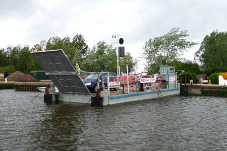 REEDHAM FERRY - Photo:  Ian Boyle, 16th May 2009 -  www.simplonpc.co.uk