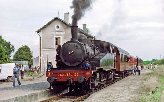 Chinon-Richelieu - Photo: ©1981 Ian Boyle - www.simplonpc.co.uk