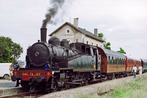 Chinon-Richelieu - Photo: ©1981 Ian Boyle - www.simplonpc.co.uk