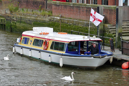 Kingfisher Cruises - Littlehampton -  © Ian Boyle, 25th July 2007 - www.simplonpc.co.uk