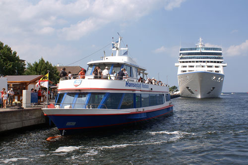 ROSTOCK FERRIES & EXCURSIONS - Photo: ©2007 Ian Boyle - www.simplompc.co.uk - Simplon Postcards