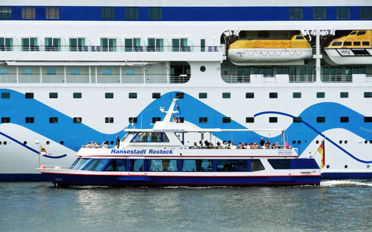 ROSTOCK FERRIES & EXCURSIONS - Photo: ©2007 Ian Boyle - www.simplompc.co.uk - Simplon Postcards