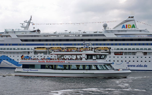 ROSTOCK FERRIES & EXCURSIONS - Photo: ©2007 Ian Boyle - www.simplompc.co.uk - Simplon Postcards