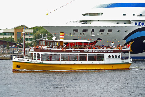 ROSTOCK FERRIES & EXCURSIONS - Photo: ©2007 Ian Boyle - www.simplompc.co.uk - Simplon Postcards