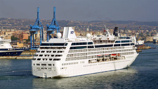 ROYAL PRINCESS at Civitavecchia - Photo: © Ian Boyle, 24th August 2009 - www.simplonpc.co.uk