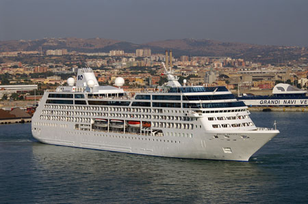 ROYAL PRINCESS at Civitavecchia - Photo: © Ian Boyle, 24th August 2009 - www.simplonpc.co.uk