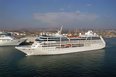 ROYAL PRINCESS at Civitavecchia - Photo: © Ian Boyle, 24th August 2009 - www.simplonpc.co.uk