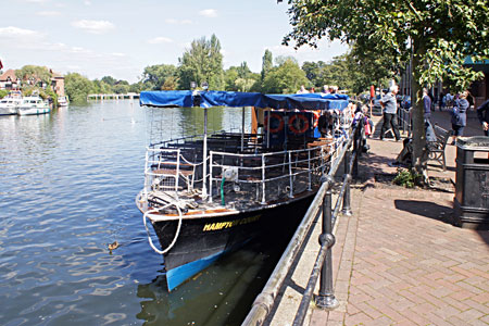 HAMPTON COURT at Windsor - Photo: Ian Boyle 1st September 2010 - www.simplonpc.co.uk