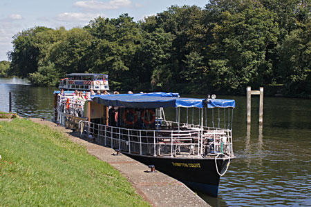 HAMPTON COURT (Salter's Steamers) - Photo: Ian Boyle 1st September 2010 - www.simplonpc.co.uk